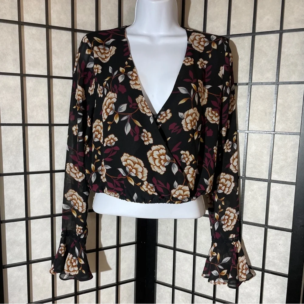 Forever 21 ladies crop blouse, size medium - Picture 2 of 8
